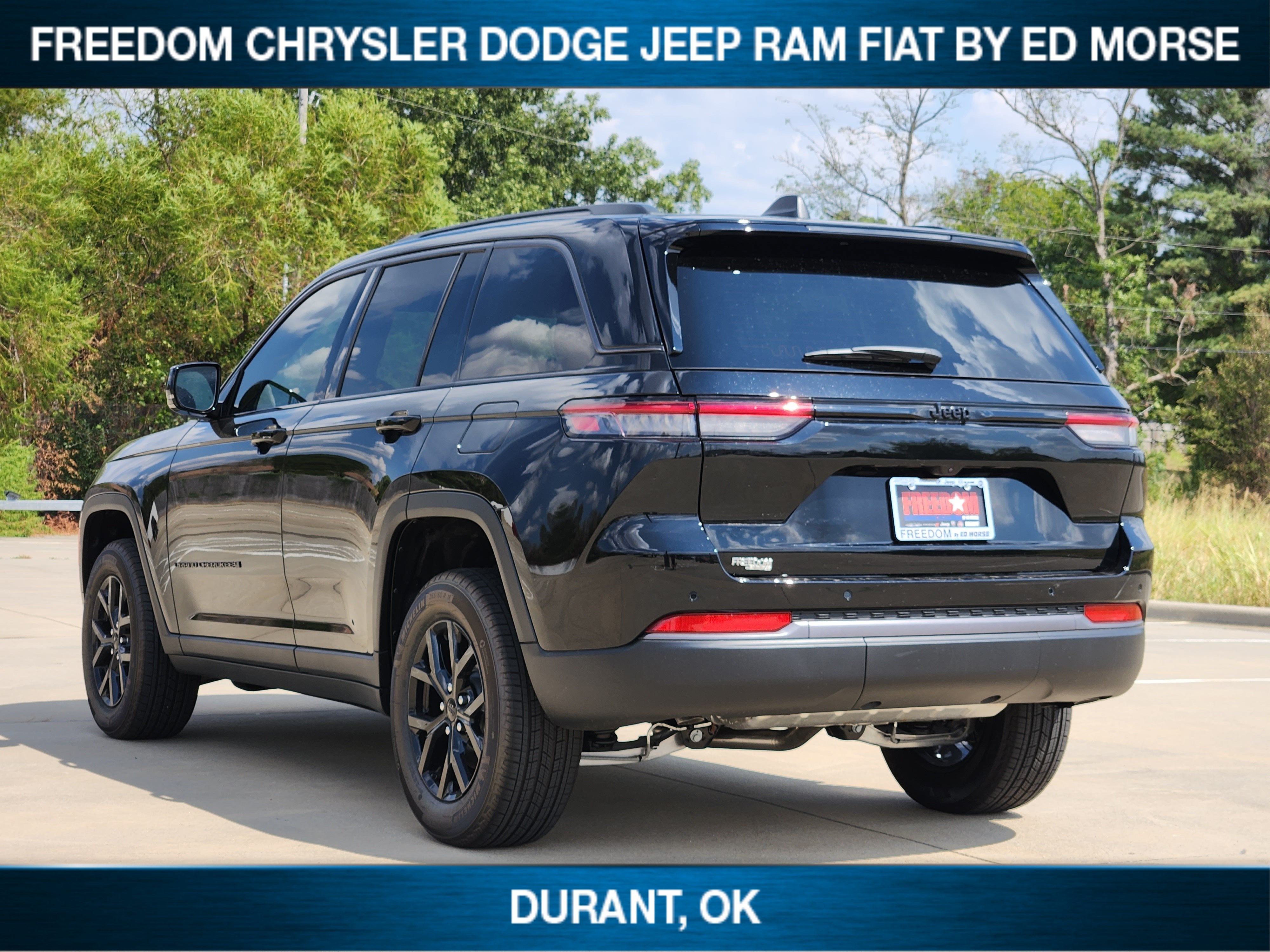2026 Jeep Grand Cherokee Laredo Altitude