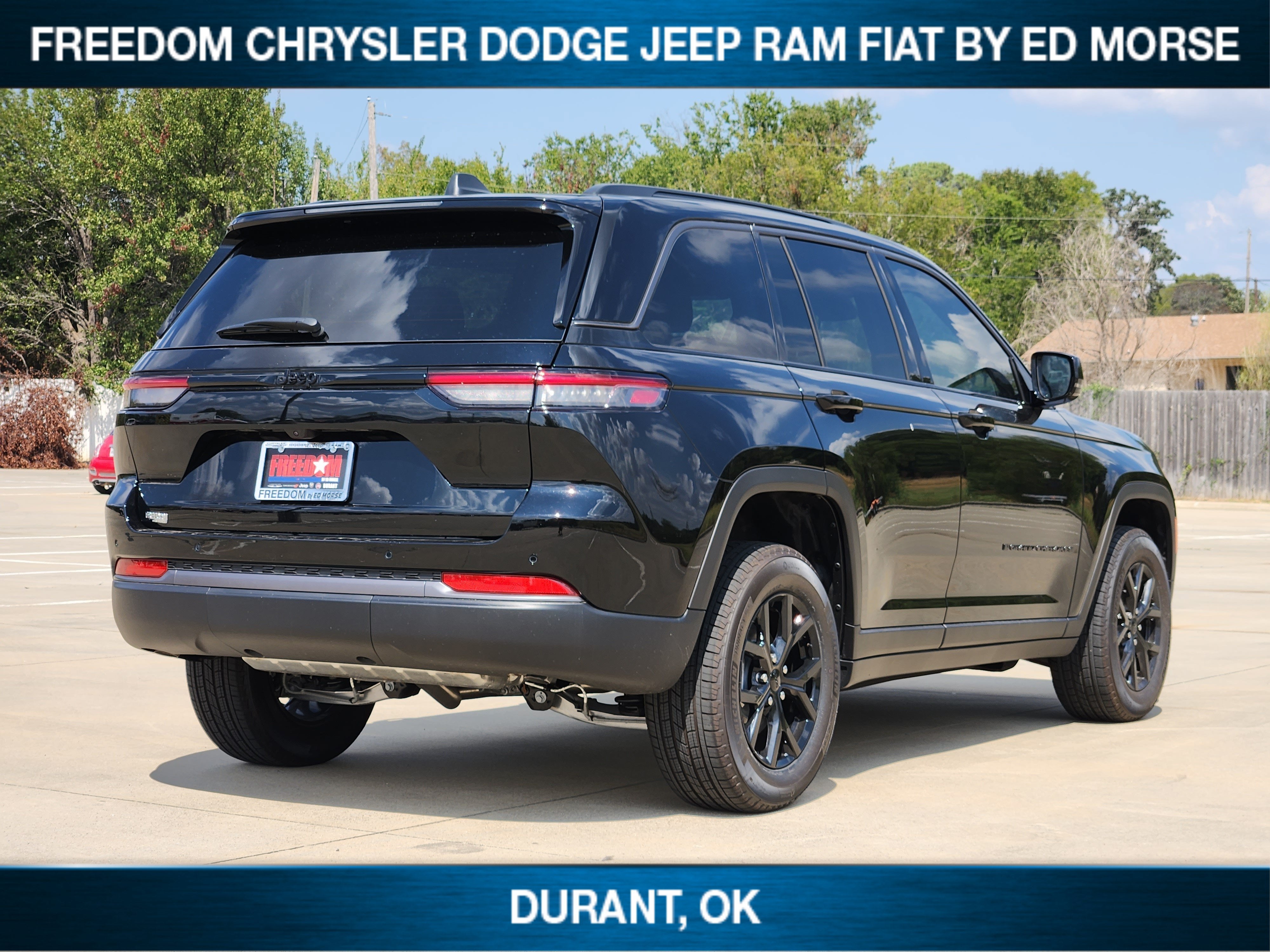 2026 Jeep Grand Cherokee Laredo Altitude