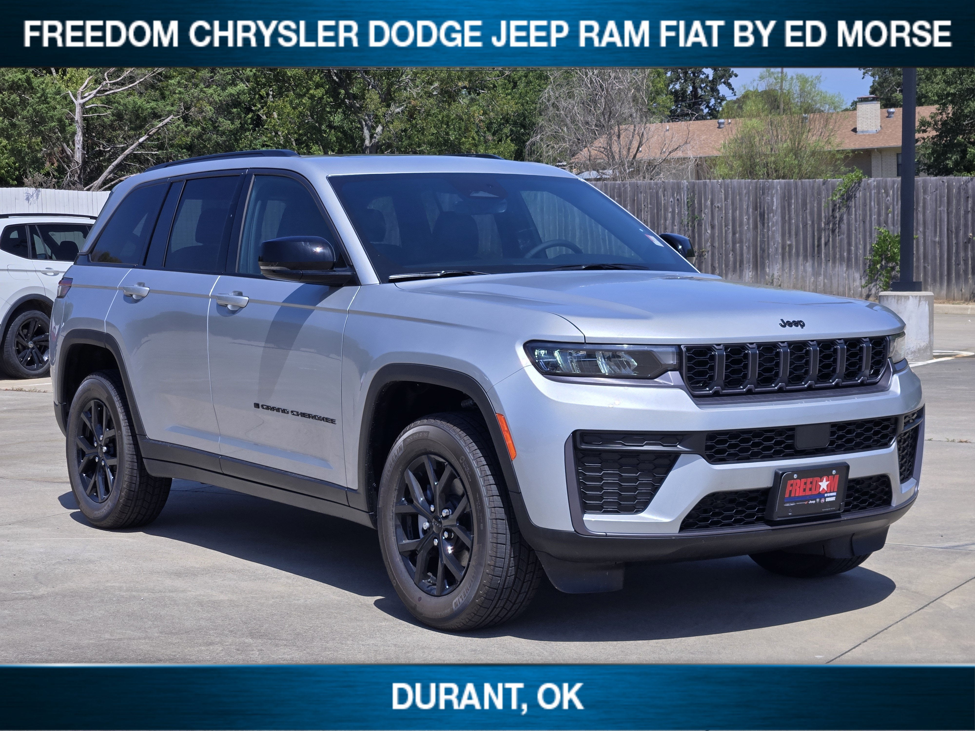 2026 Jeep Grand Cherokee Laredo Altitude
