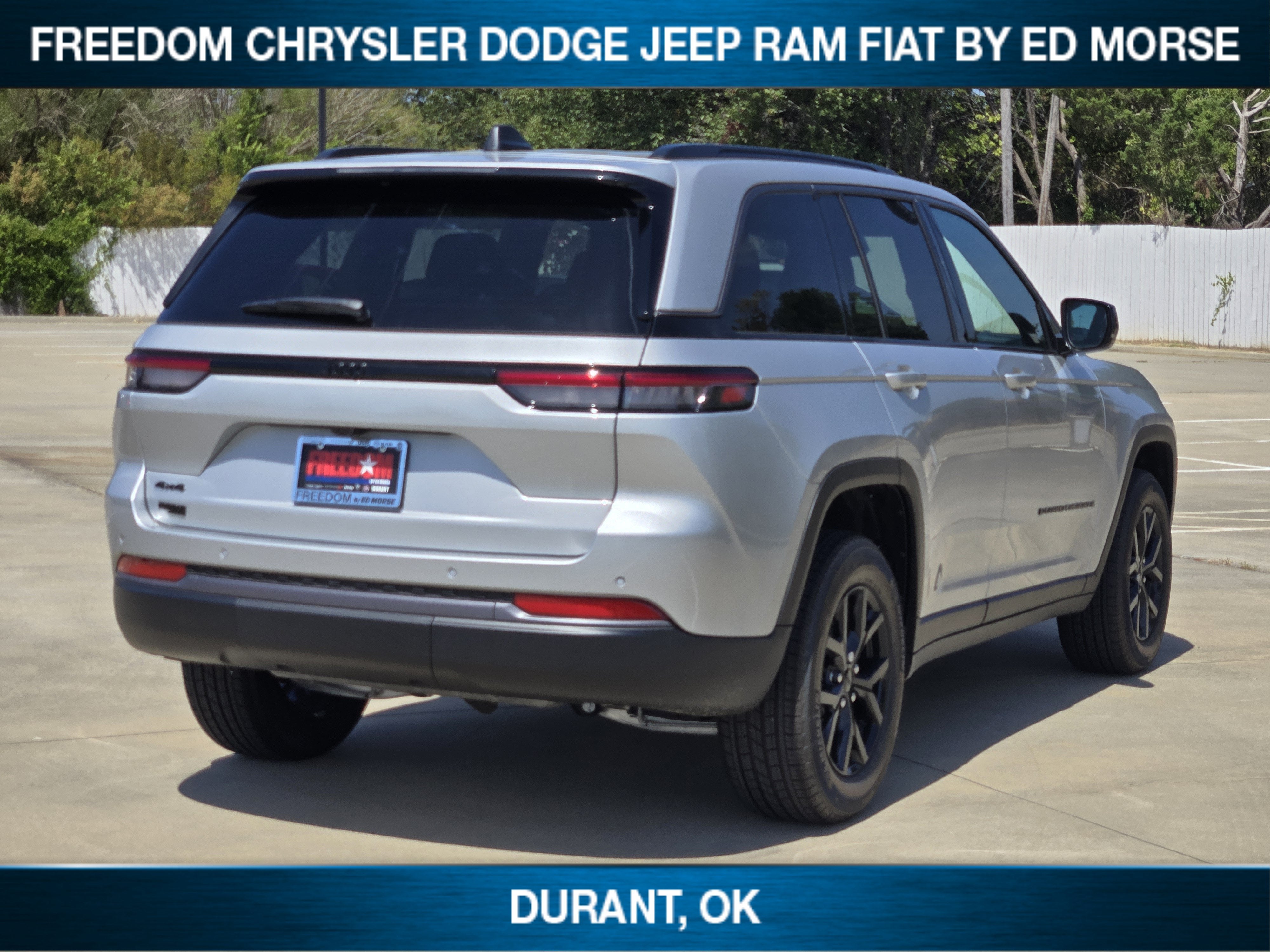 2026 Jeep Grand Cherokee Laredo Altitude