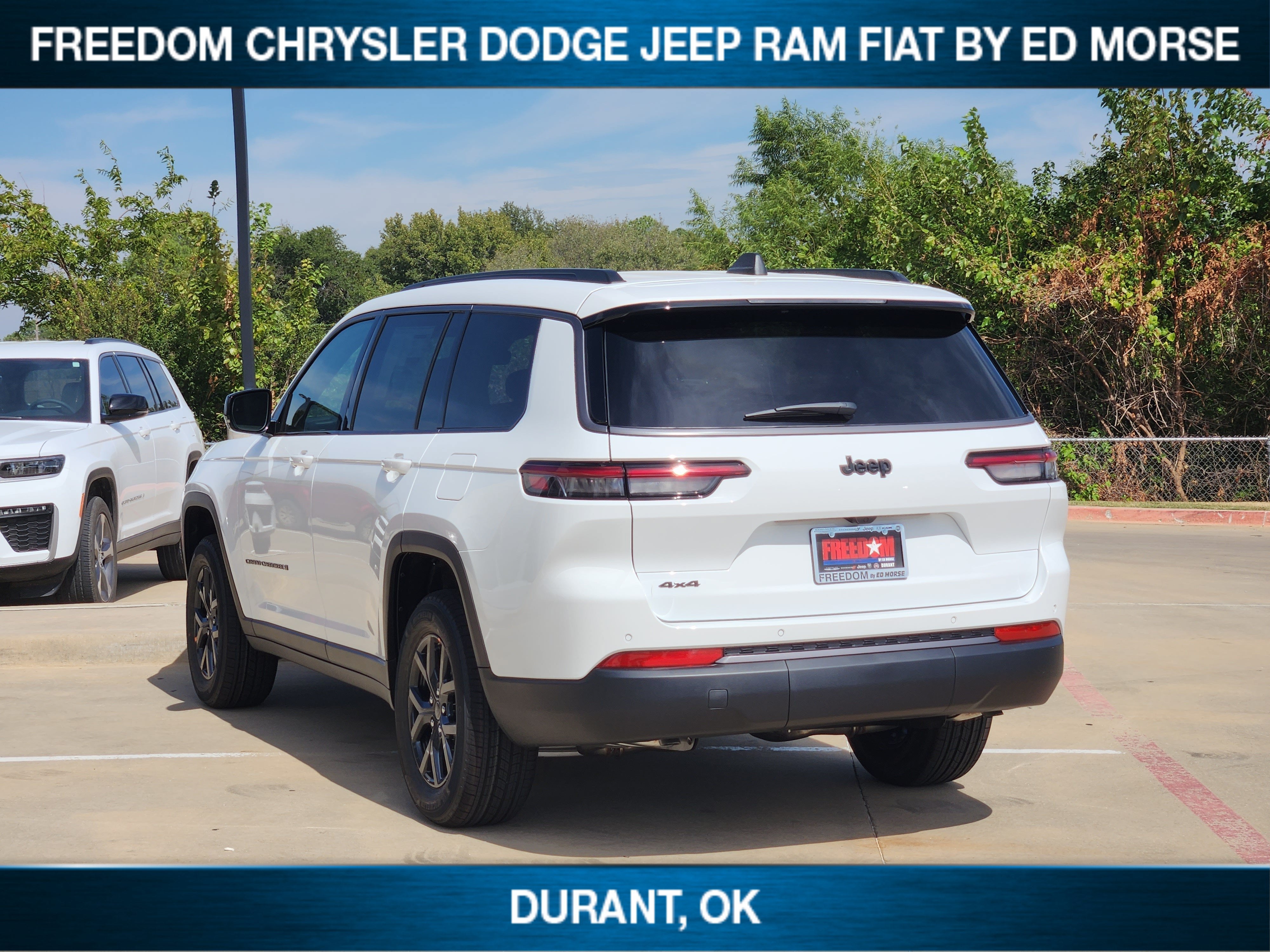 2027 Jeep Grand Cherokee Laredo Altitude