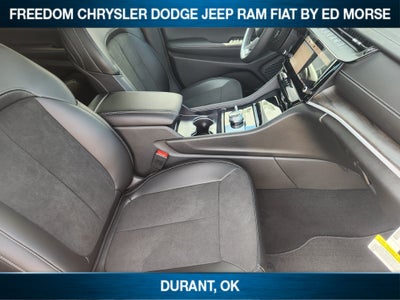 2027 Jeep Grand Cherokee Laredo Altitude