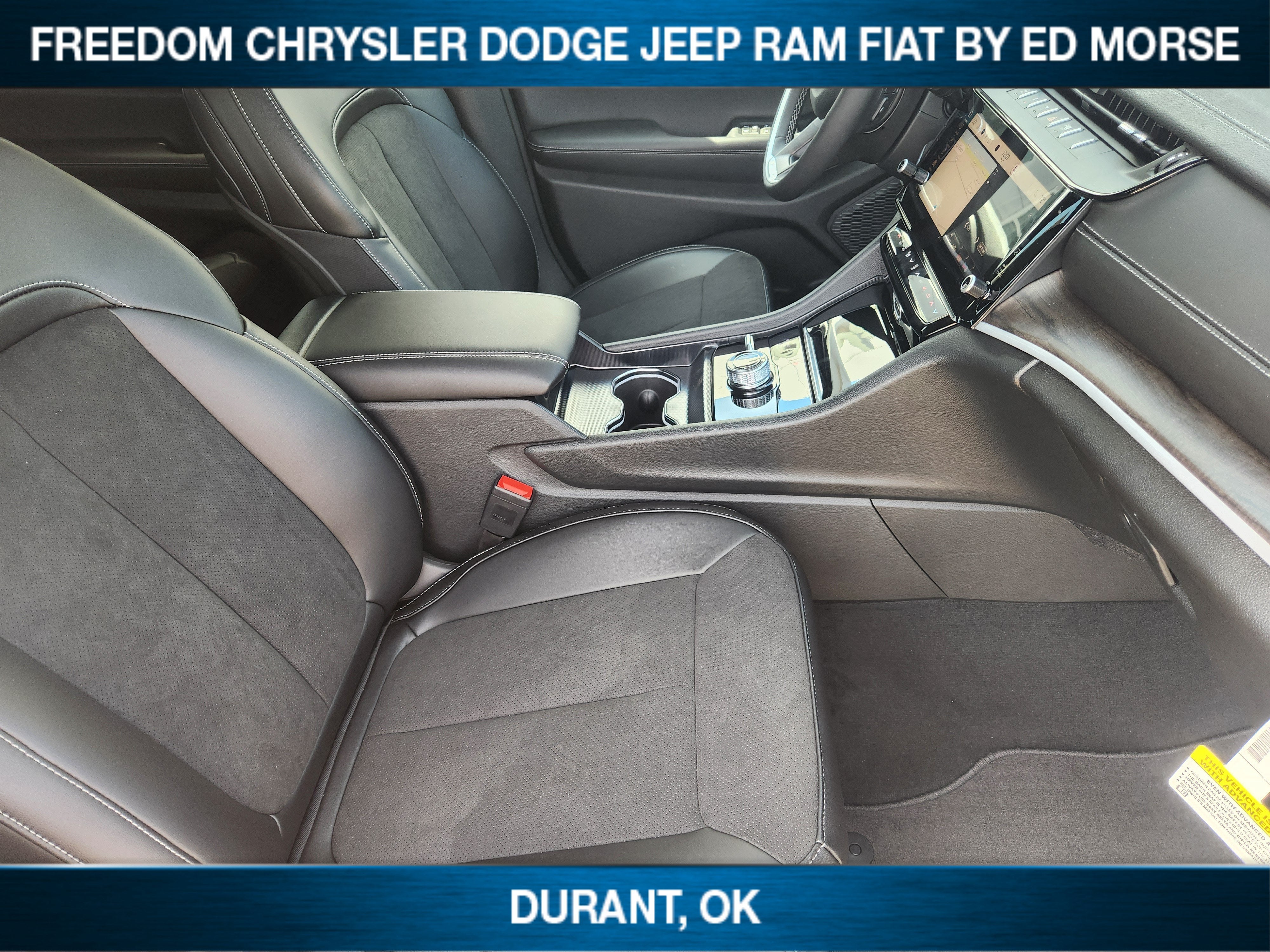 2027 Jeep Grand Cherokee Laredo Altitude