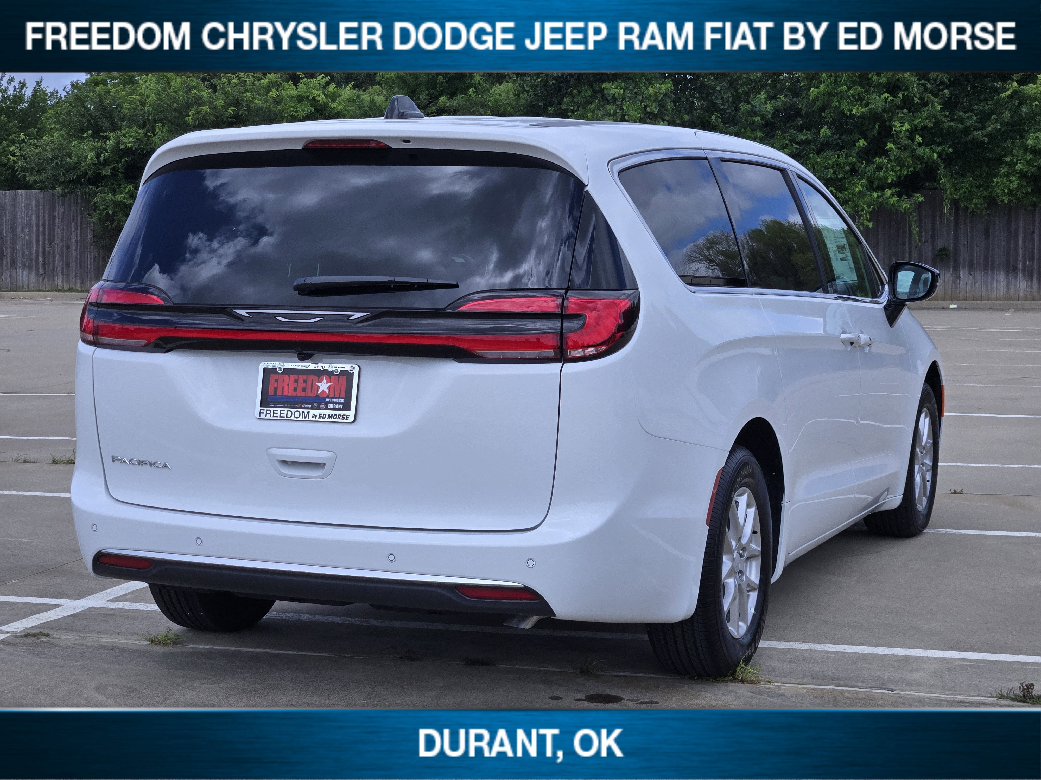2027 Chrysler Pacifica Select