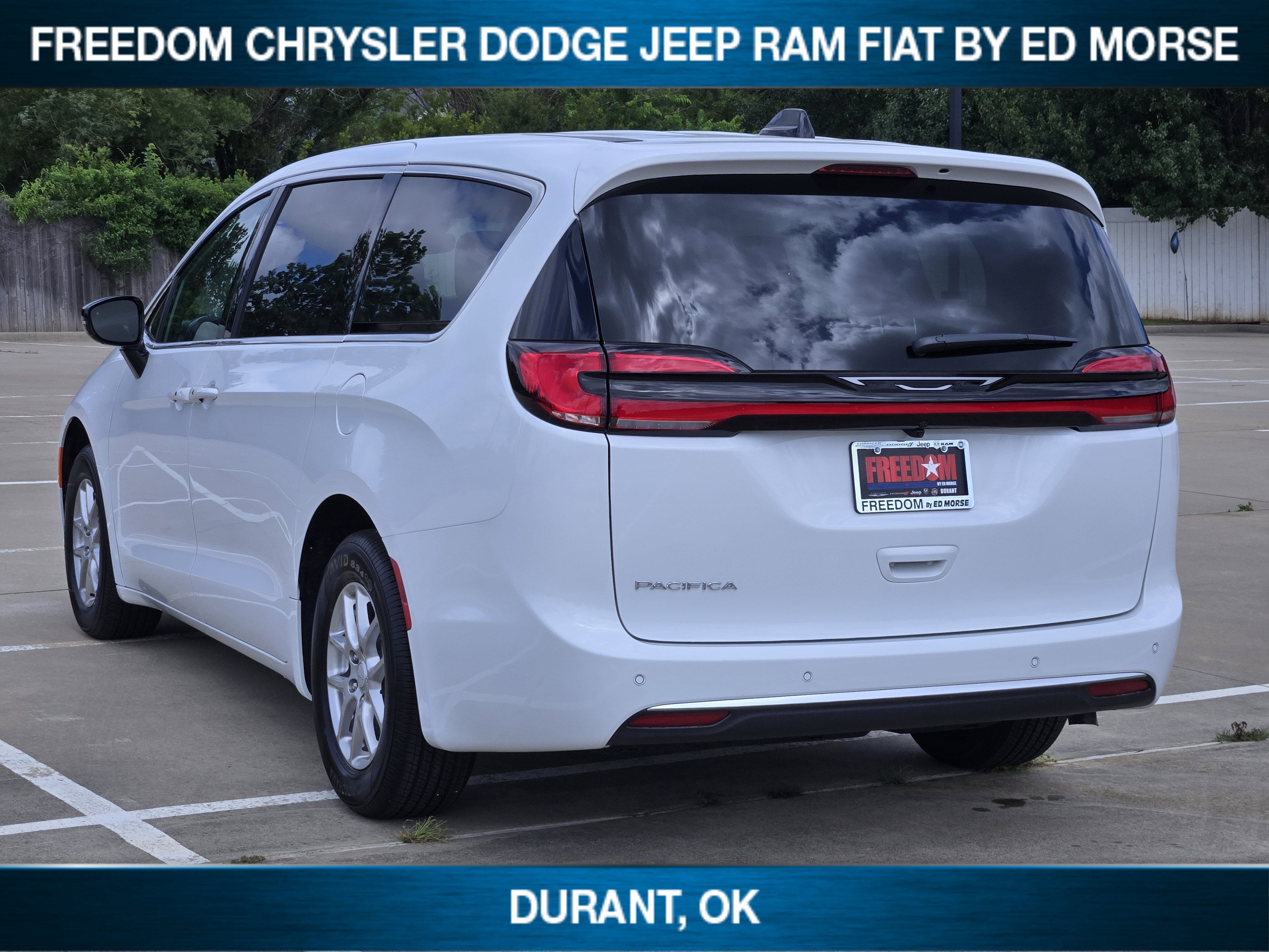 2027 Chrysler Pacifica Select