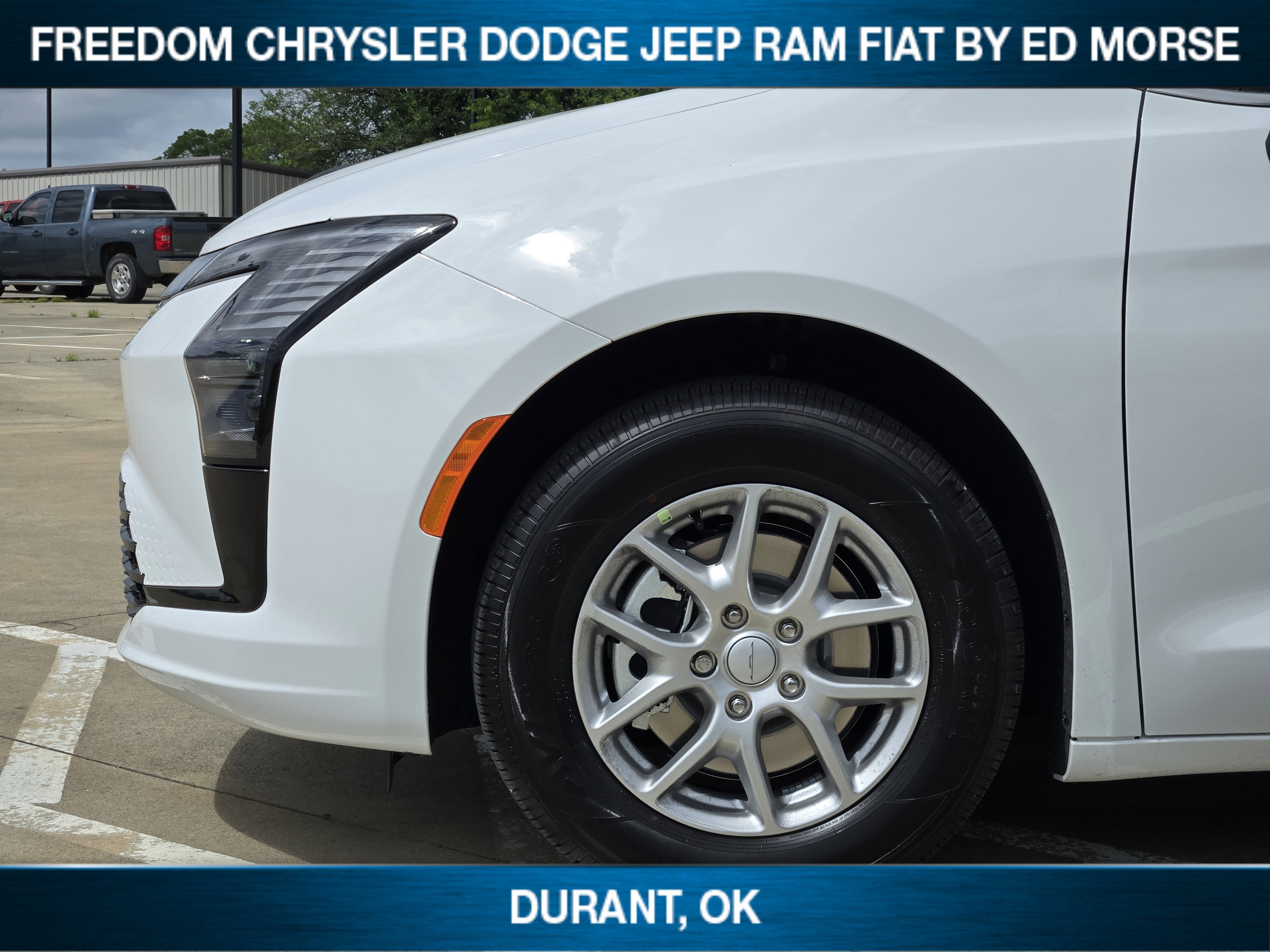2027 Chrysler Pacifica Select