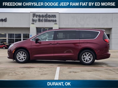 2023 Chrysler Voyager LX
