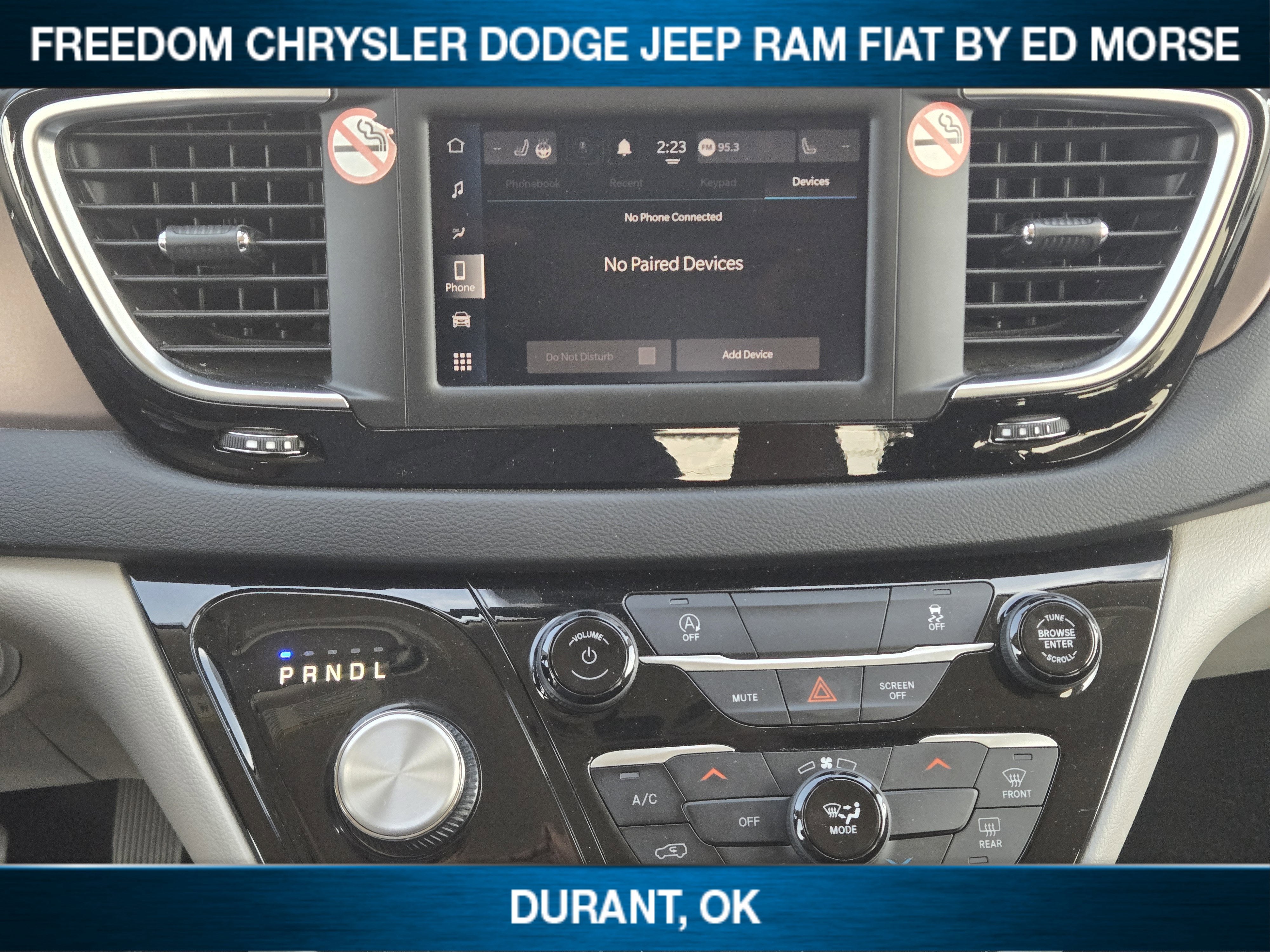 2023 Chrysler Voyager LX