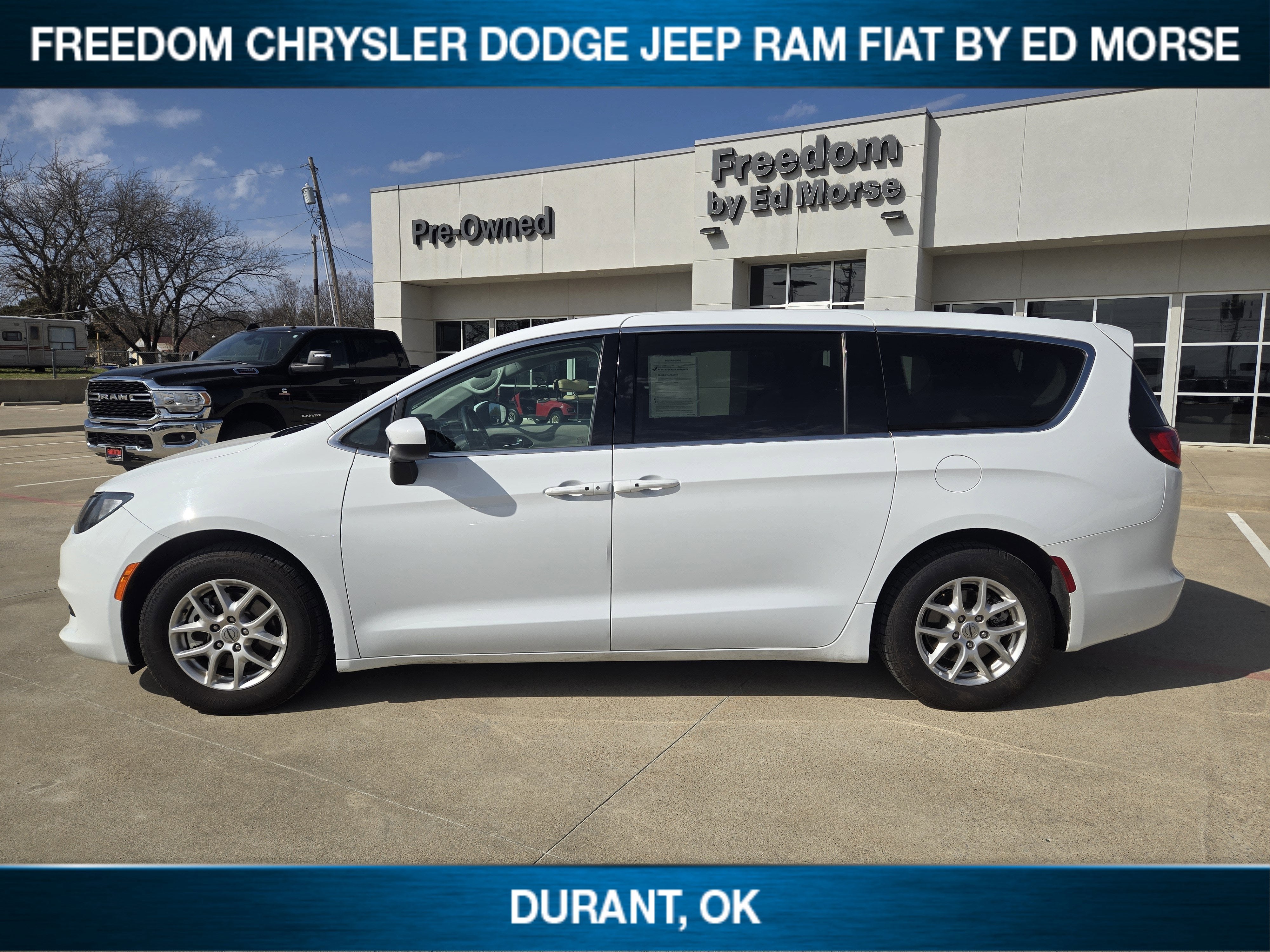 2023 Chrysler Voyager LX