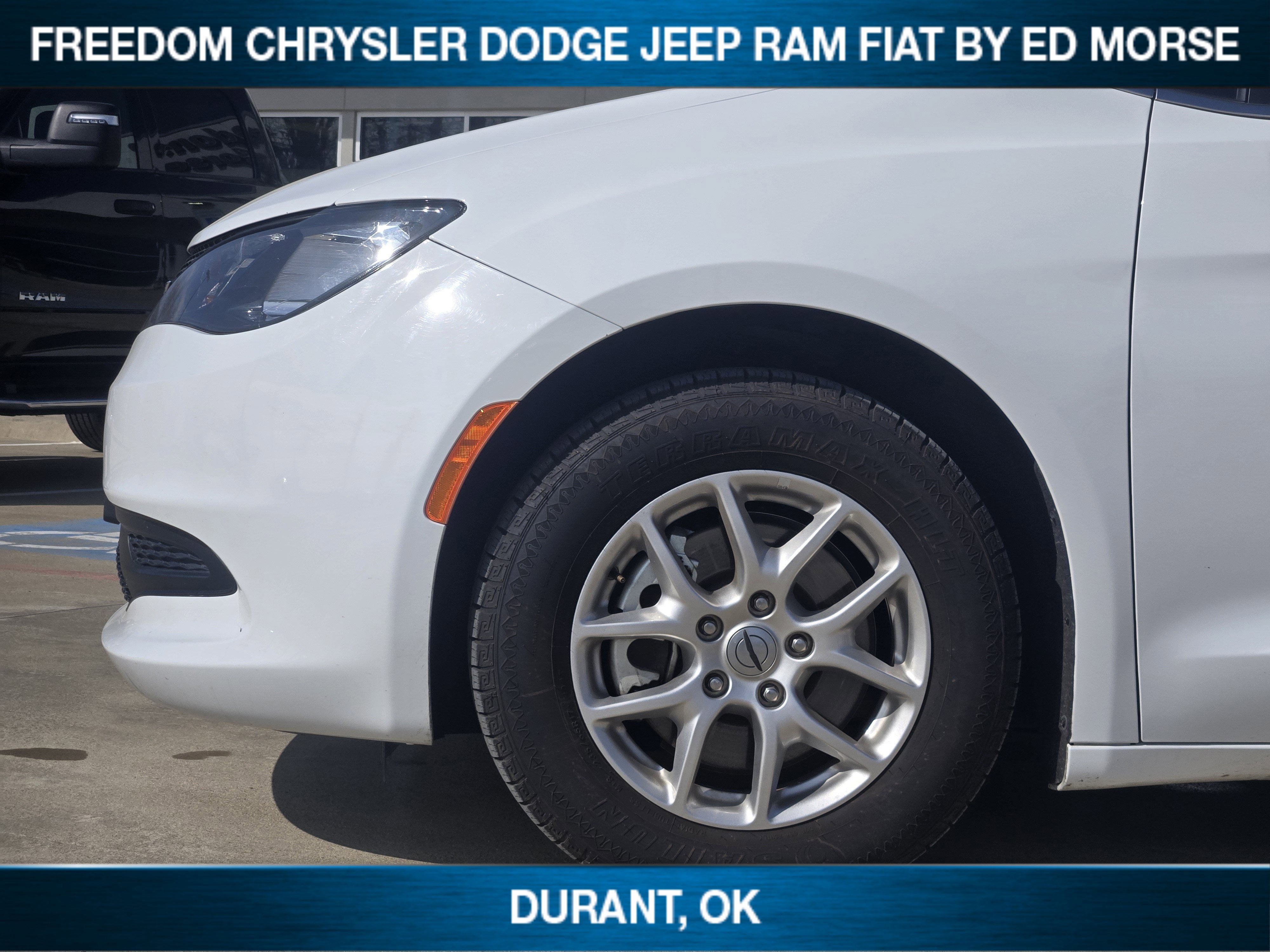 2023 Chrysler Voyager LX