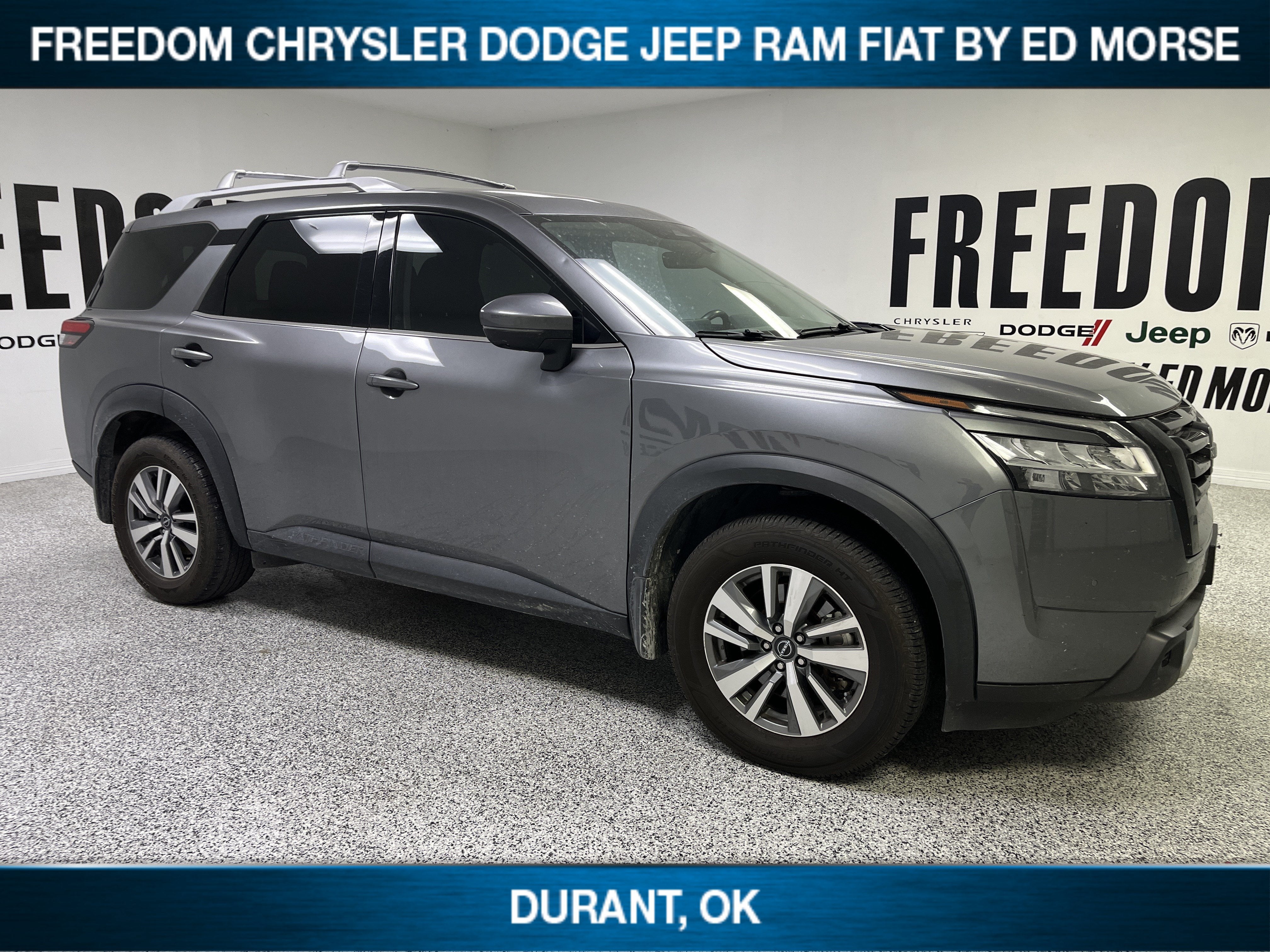 2023 Nissan Pathfinder SL