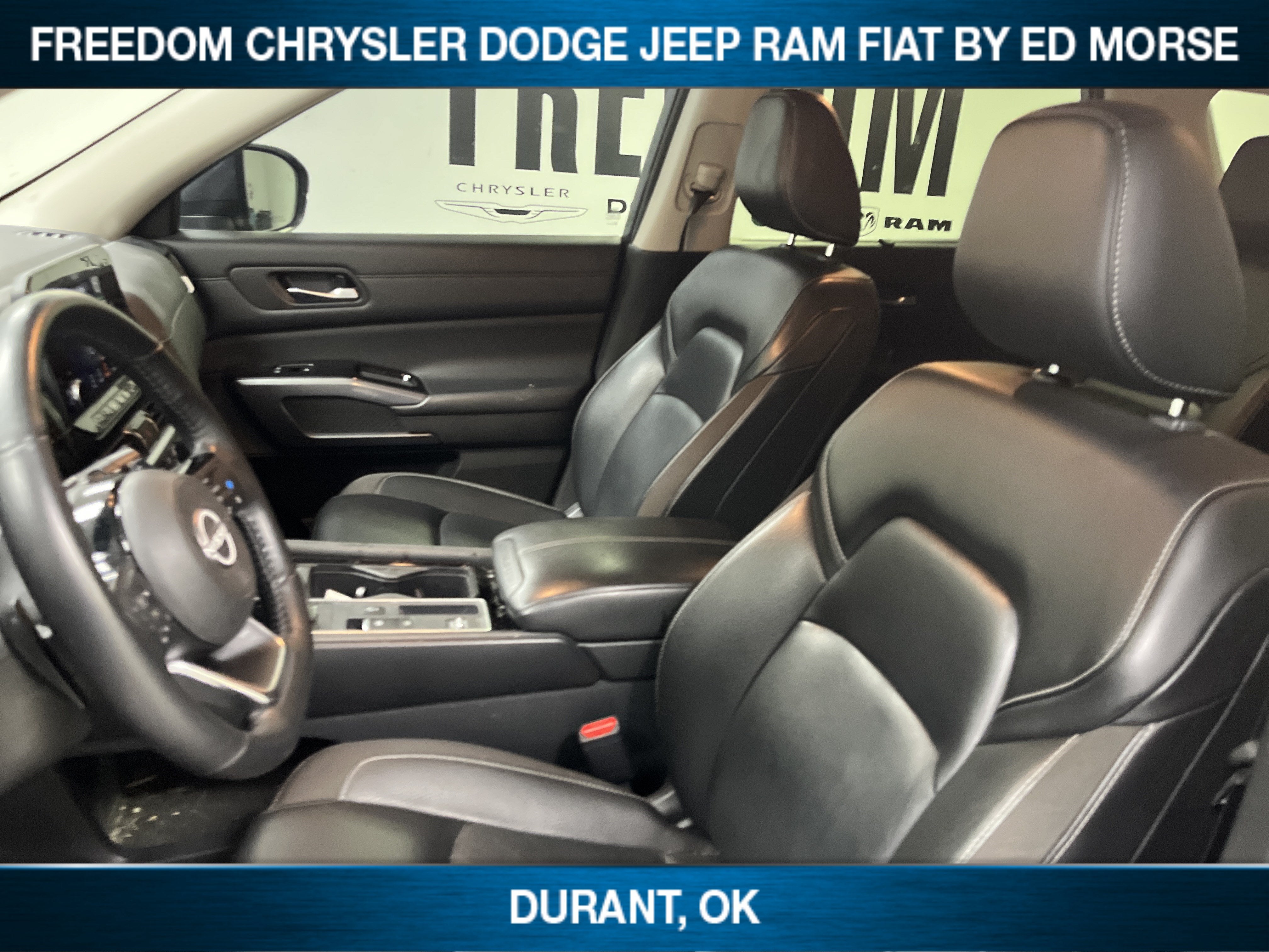 2023 Nissan Pathfinder SL