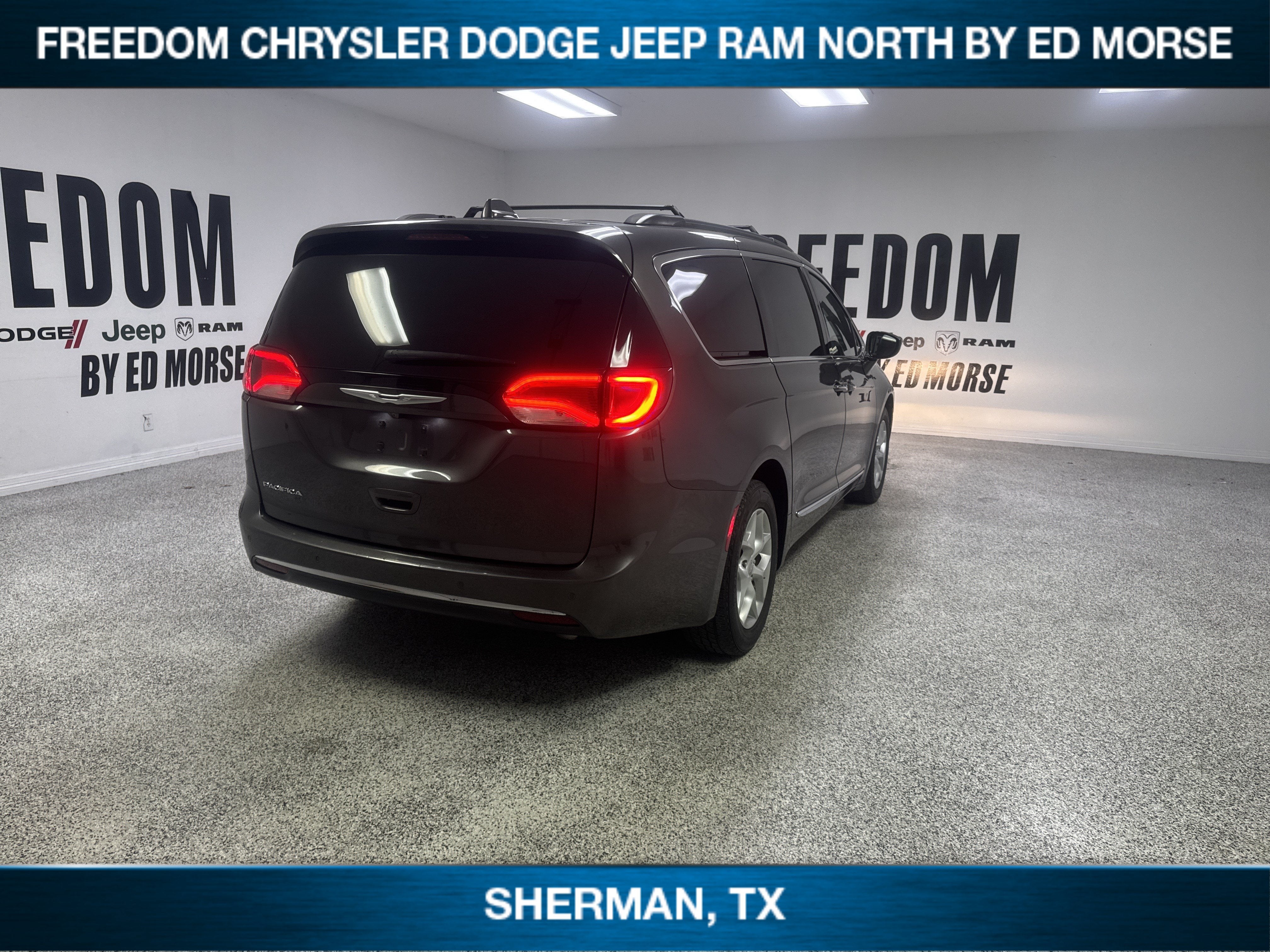 2017 Chrysler Pacifica Touring-L