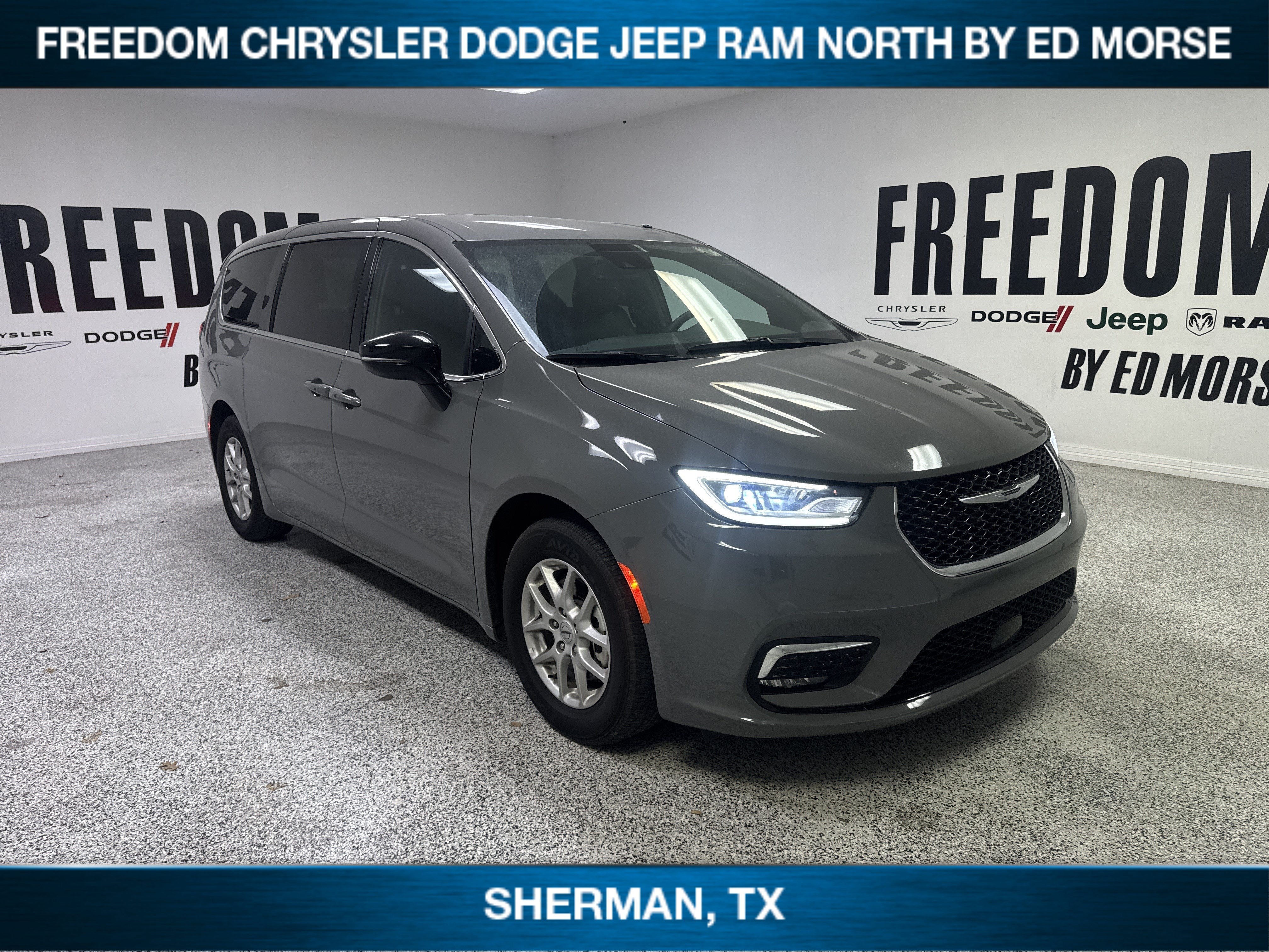 2025 Chrysler Pacifica Select