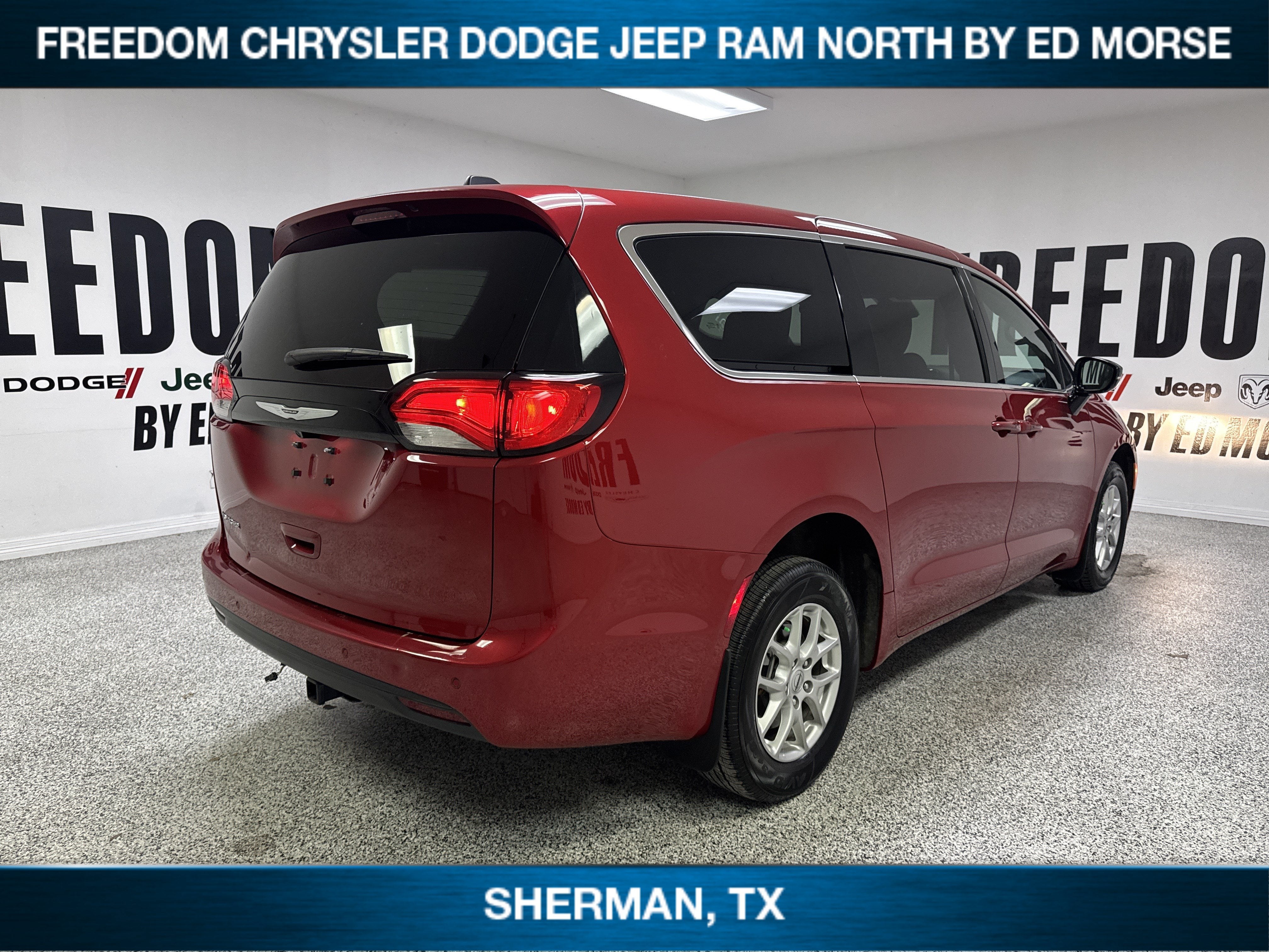2025 Chrysler Voyager LX
