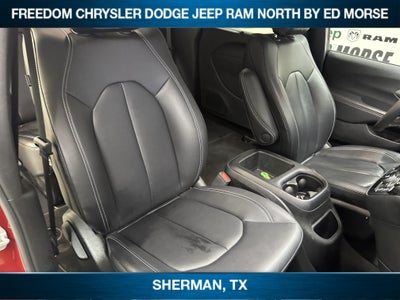 2025 Chrysler Voyager LX