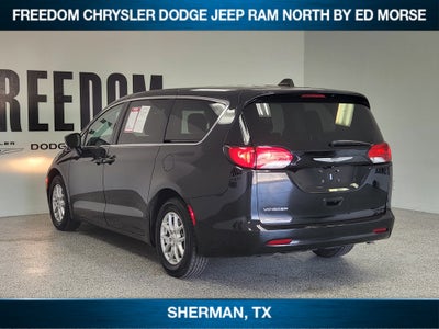 2022 Chrysler Voyager LX