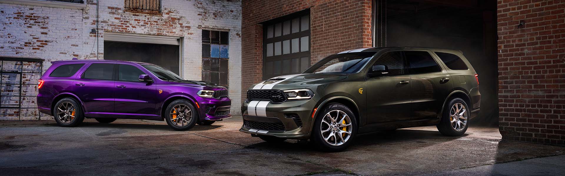 Dodge Durango - vehicles in parking 